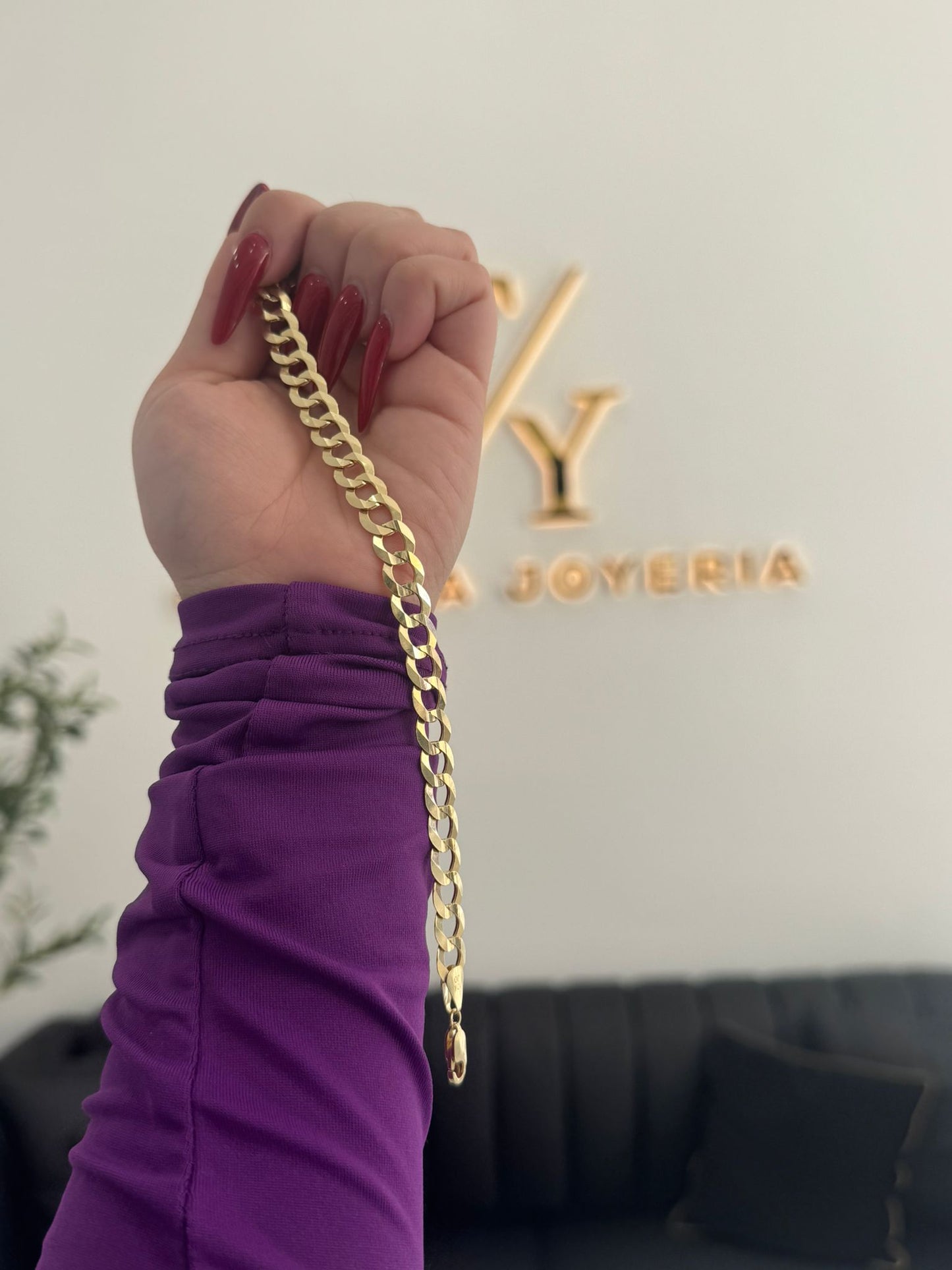 10k Hammered Bracelet