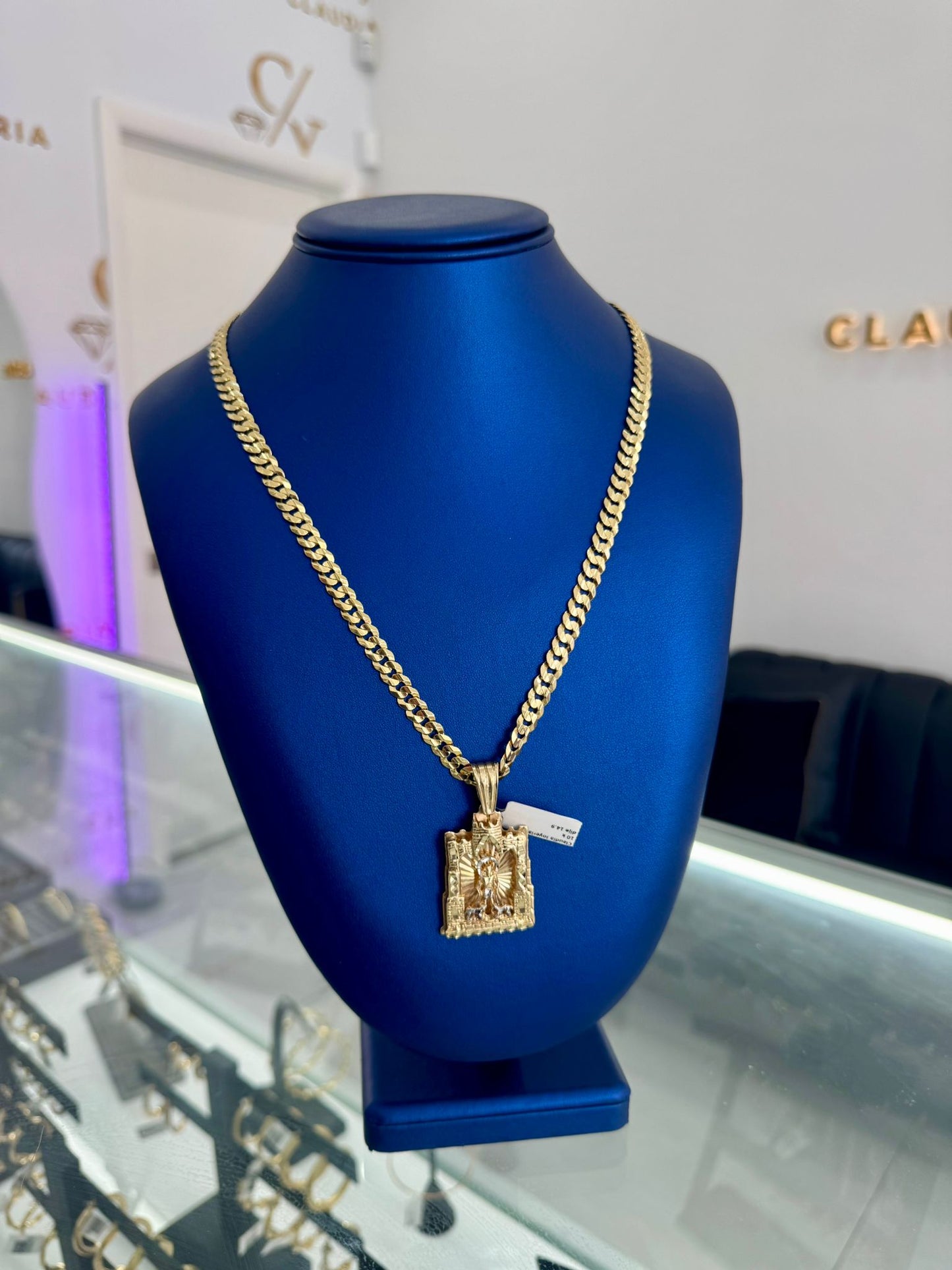 chain with 10k pendant