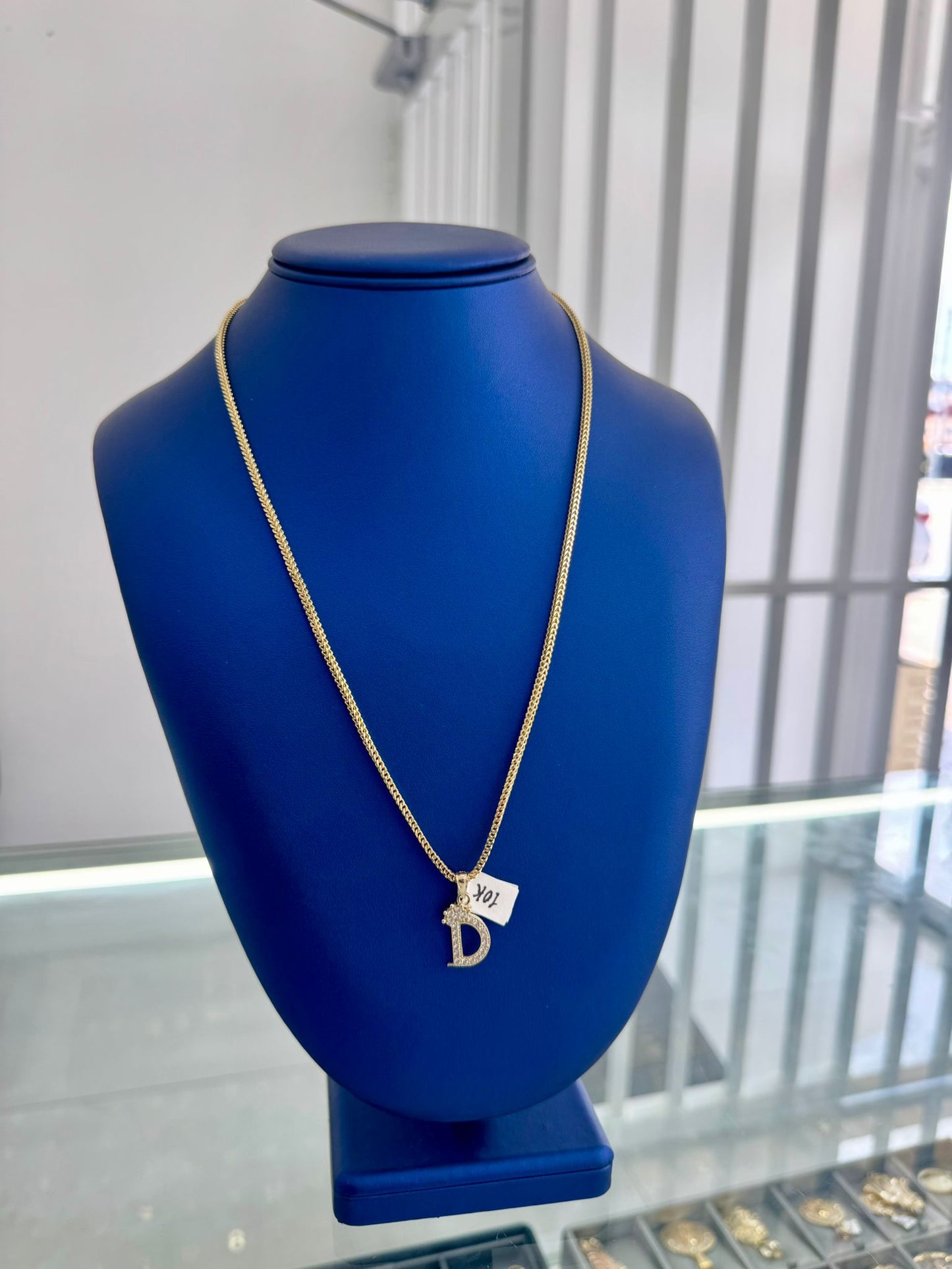10k chain with pendant D