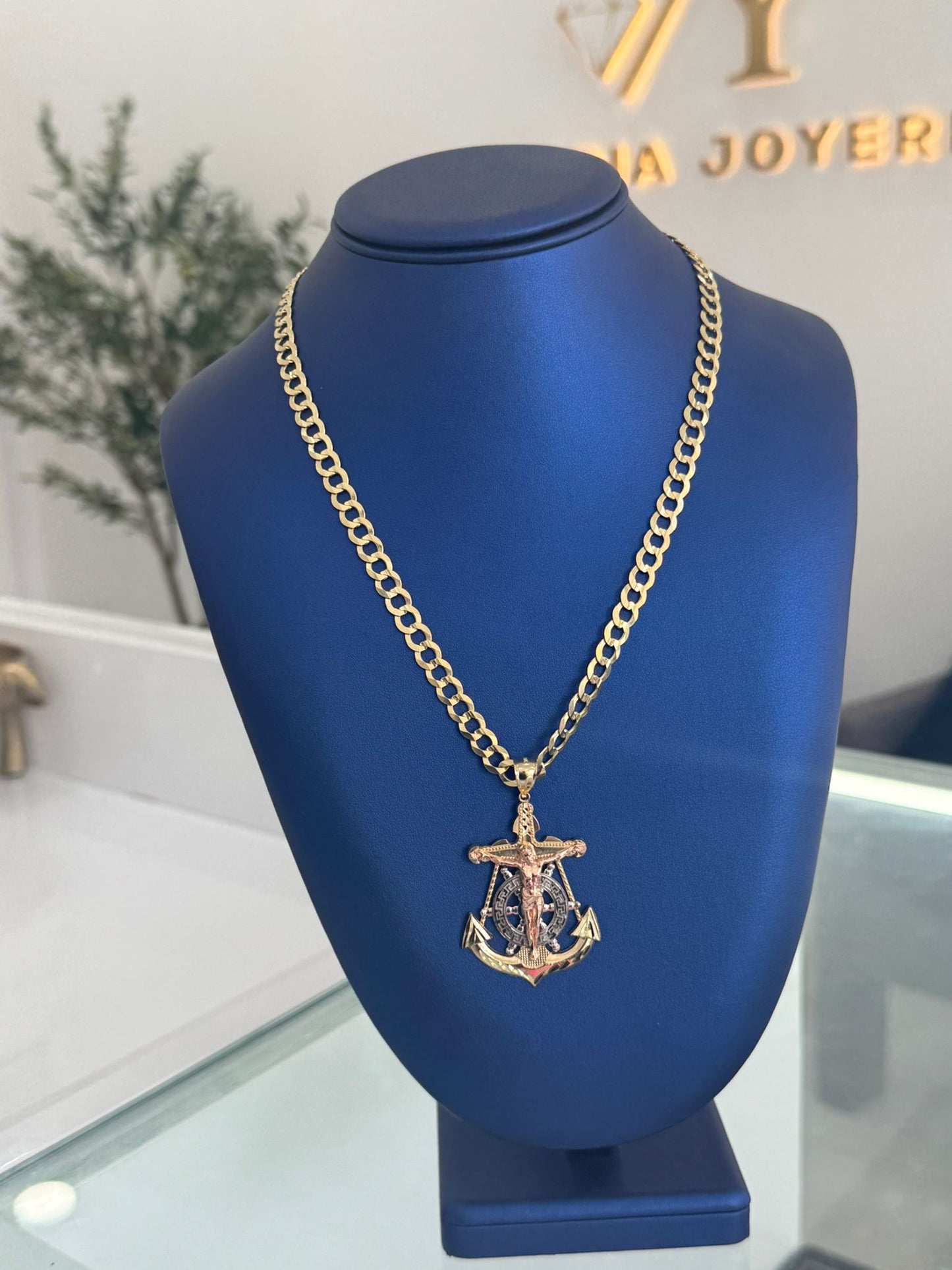10k gold chain with anchor pendant