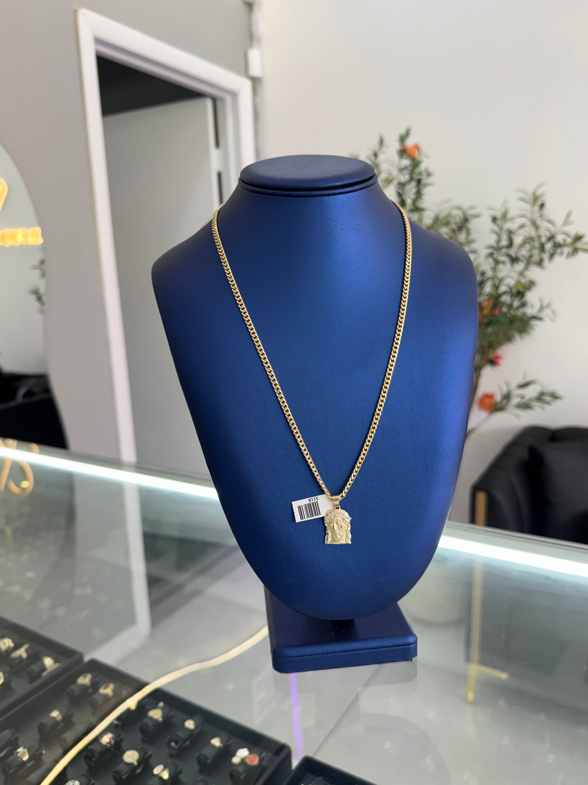 10k Cuban Chain And Christ Medallion