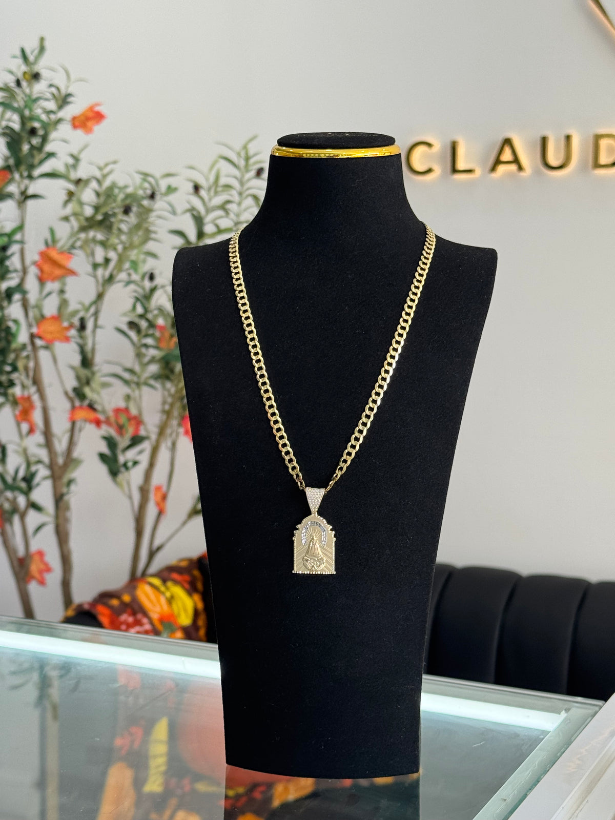 10k Hammered Chain And Virgin Pendant