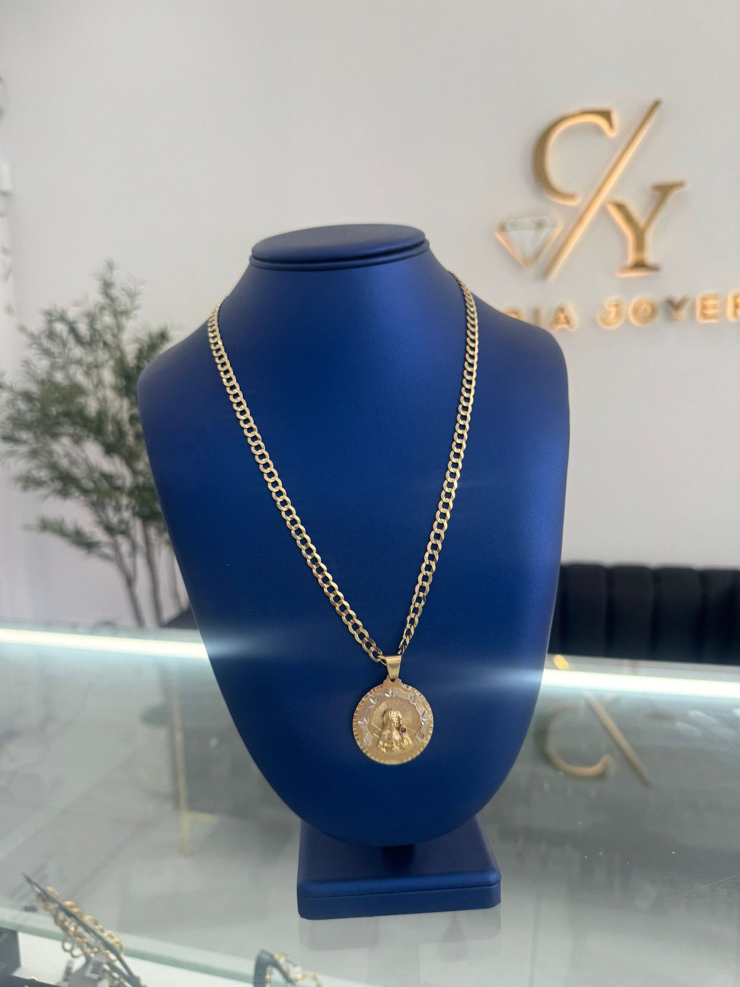 hammered chain with 10k pendant