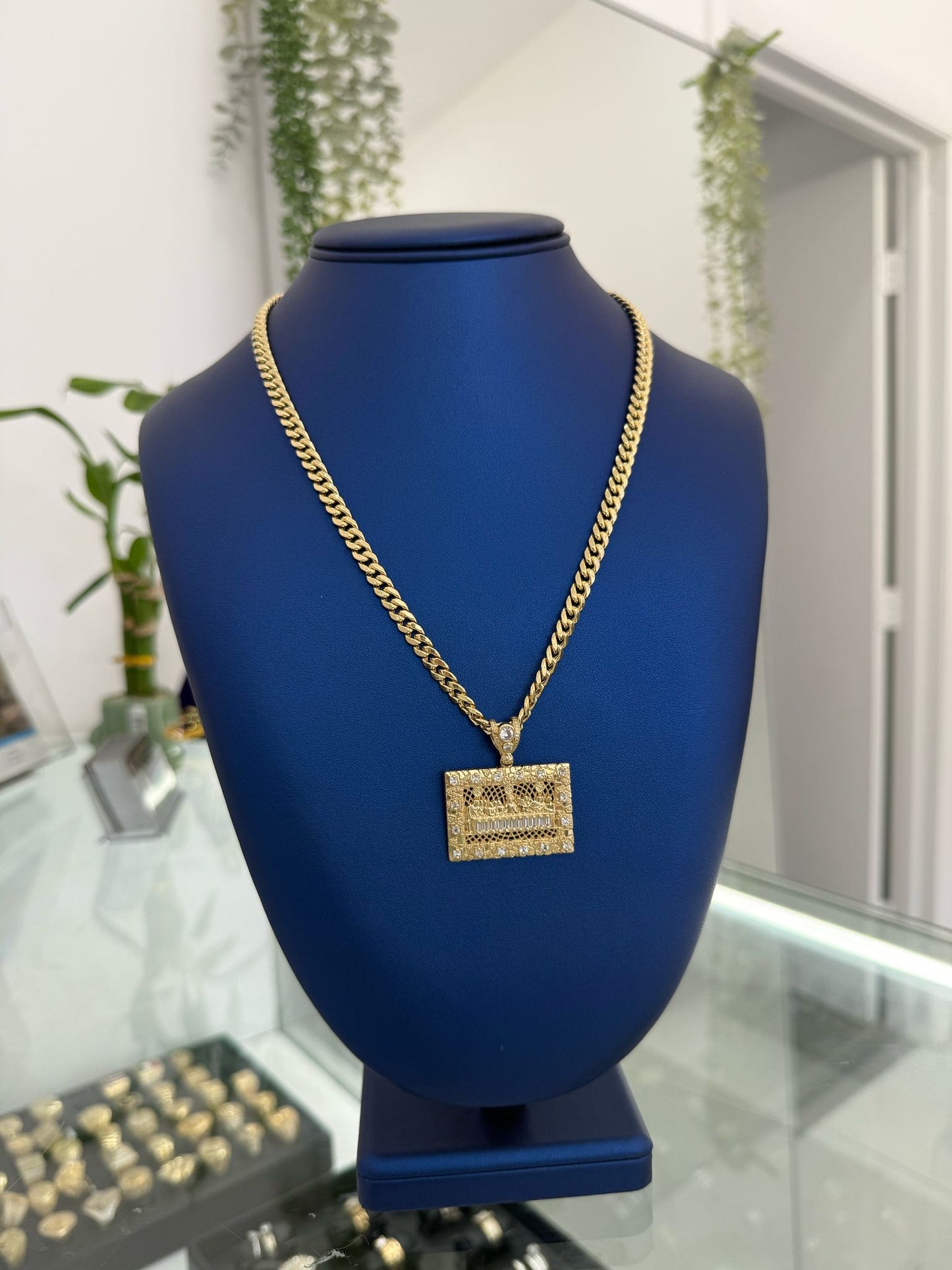 chain with the Last Supper pendant in 10k