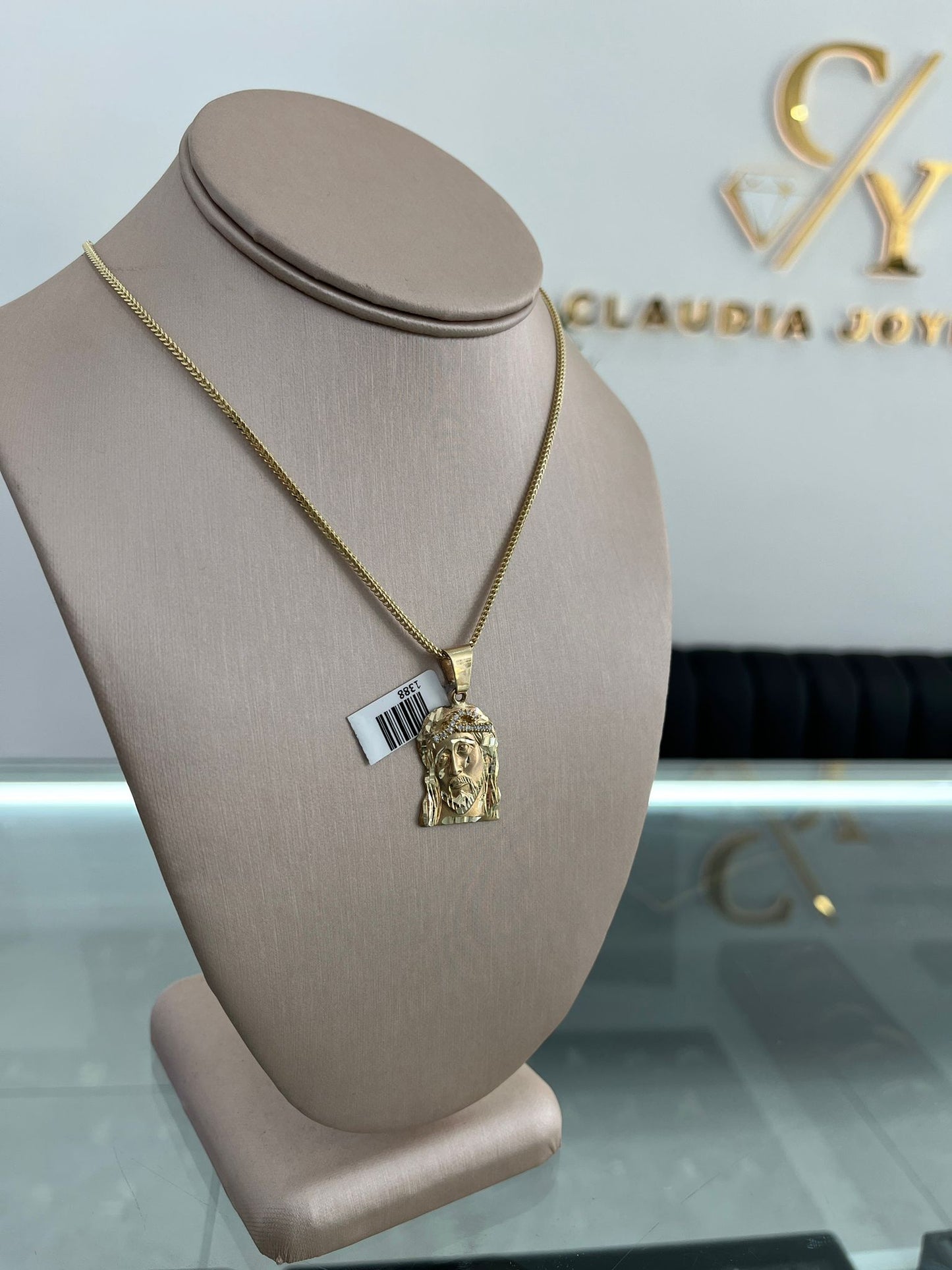 Franco chain with 10k Christ pendant